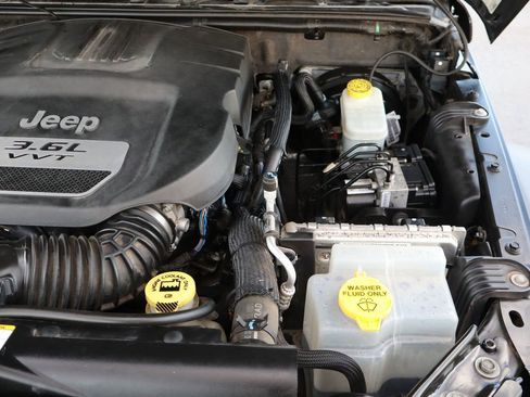 Used 2012 Jeep Wrangler Unlimited Sport image 38