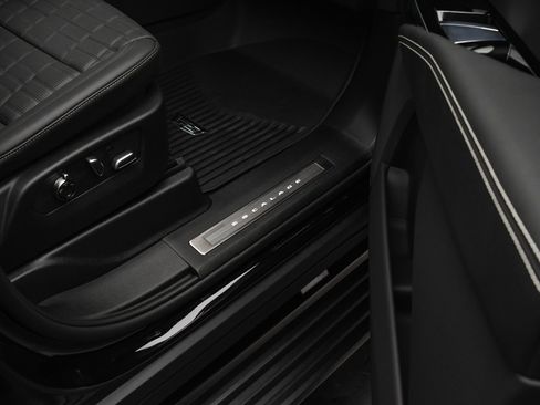 Used 2025 Cadillac Escalade V w/ LPO, ONYX Package image 53