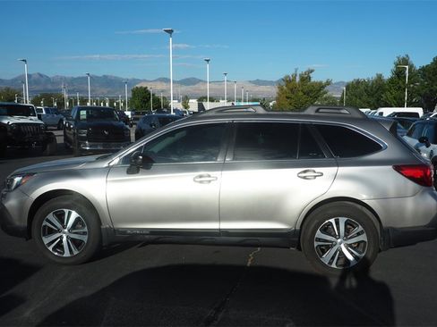 Used 2018 Subaru Outback 2.5i Limited image 6