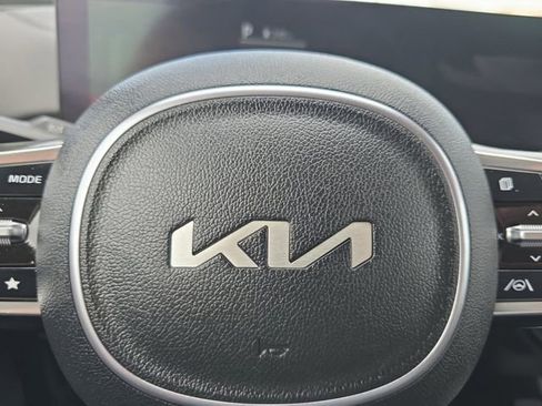 Used 2024 Kia Sorento S image 5