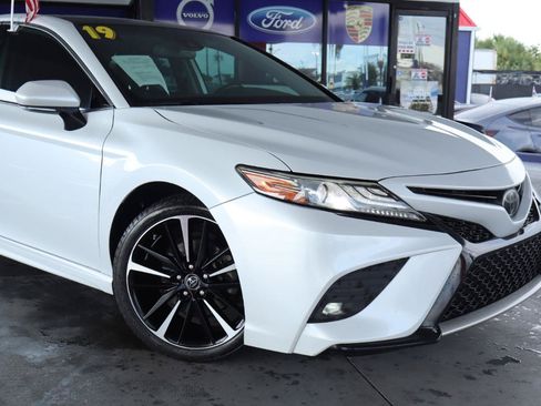 Used 2019 Toyota Camry XSE FWD image 2