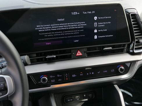 Used 2023 Kia Sportage EX image 18