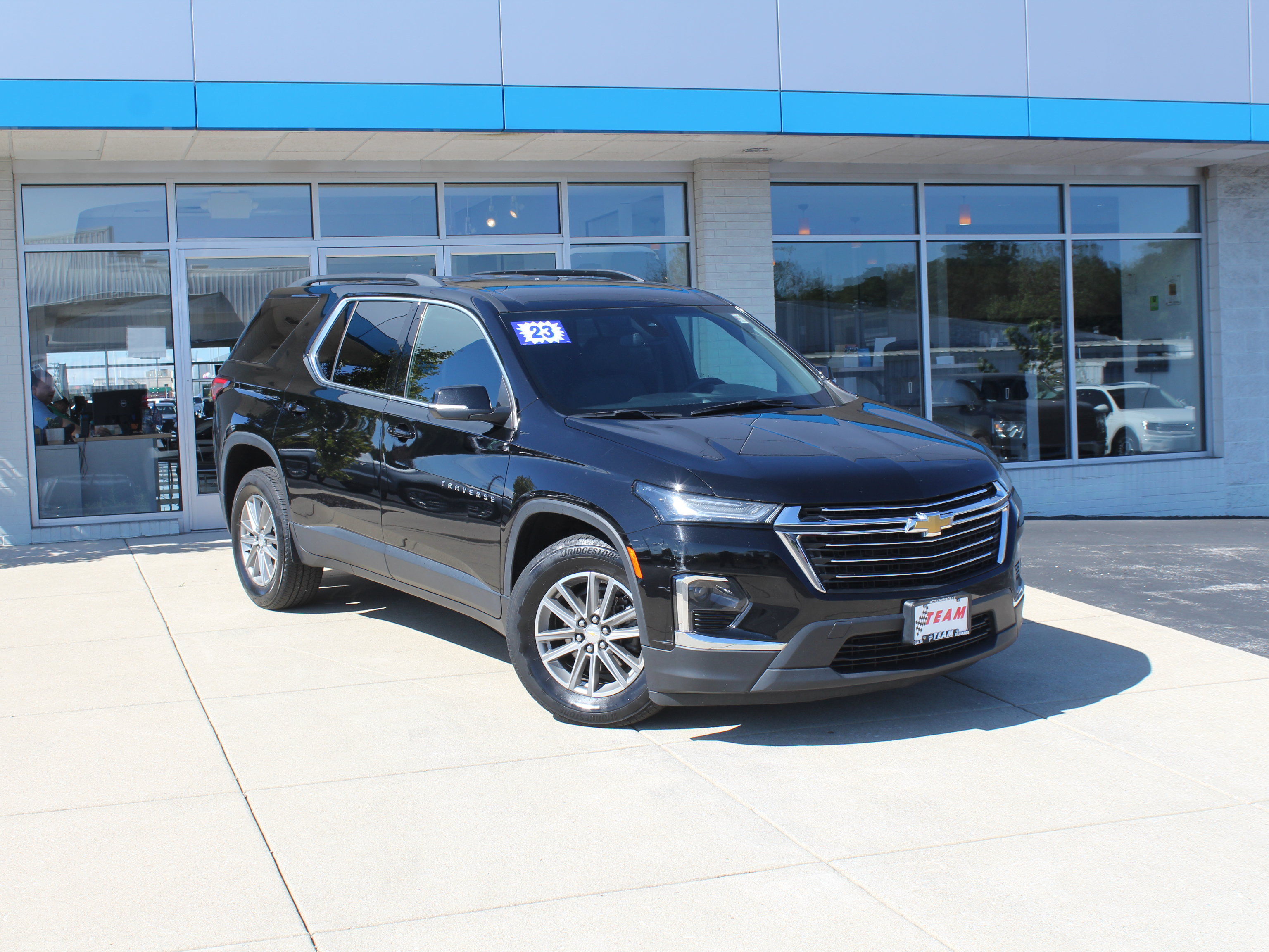 Used 2023 Chevrolet Traverse LT AWD/4WD image 4
