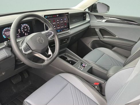 New 2026 Volkswagen Tiguan SE FWD image 27