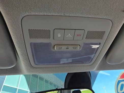 Used 2020 Hyundai Venue FWD image 17