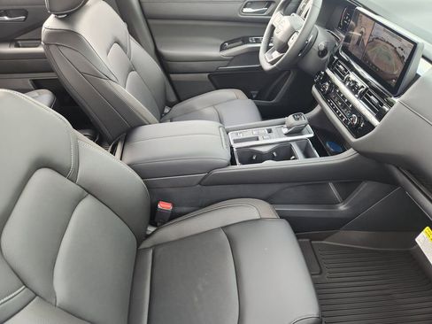 New 2026 Nissan Pathfinder SL FWD image 10