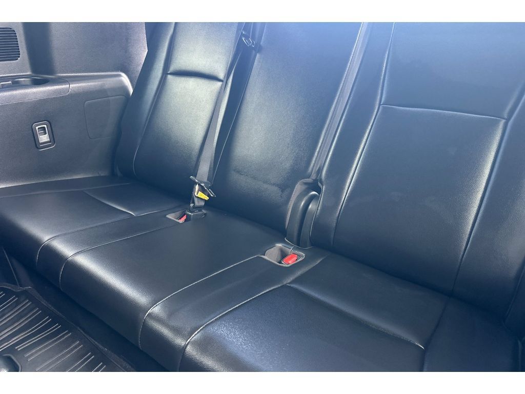 Used 2022 Toyota Highlander XLE FWD image 17