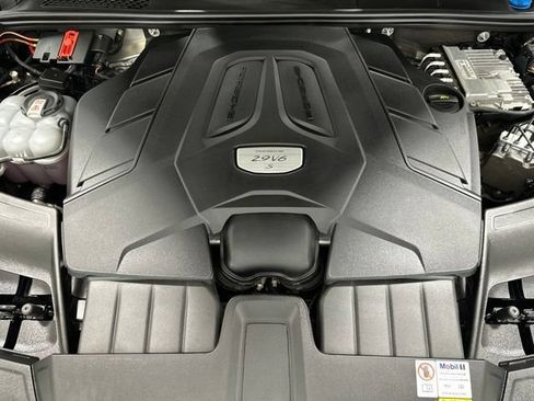 Used 2023 Porsche Cayenne S AWD/4WD image 9