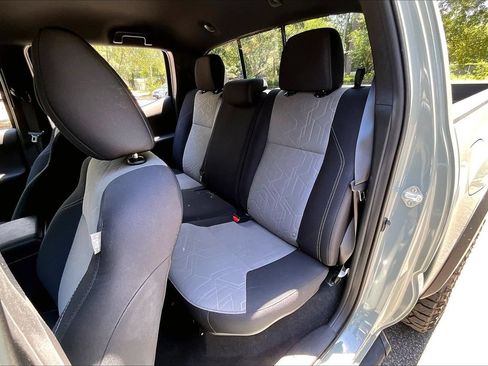 Used 2022 Toyota Tacoma TRD Off-Road w/ Technology Package AWD/4WD image 19