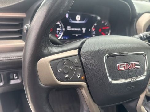 Used 2022 GMC Acadia Denali w/ Denali Technology Package AWD/4WD image 14