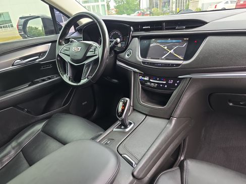Used 2018 Cadillac XT5 Premium Luxury FWD image 16