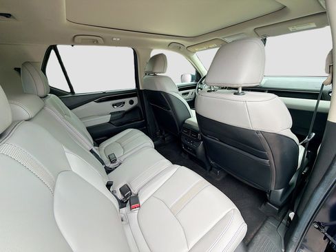 Certified 2024 Honda Pilot Touring image 30