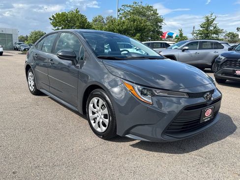Used 2025 Toyota Corolla LE w/ Convenience Package FWD image 9