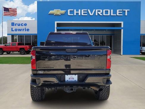 Used 2023 Chevrolet Silverado 2500 Custom w/ Custom Convenience Package image 5
