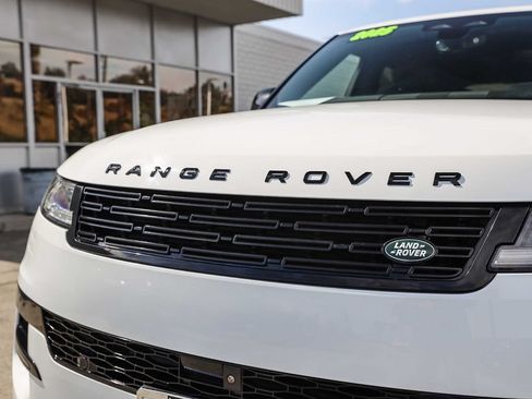 Used 2025 Land Rover Range Rover Sport SE AWD/4WD image 11