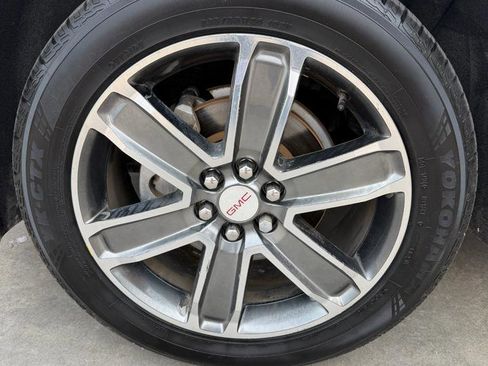 Used 2018 GMC Acadia Denali w/ Technology Package FWD image 25