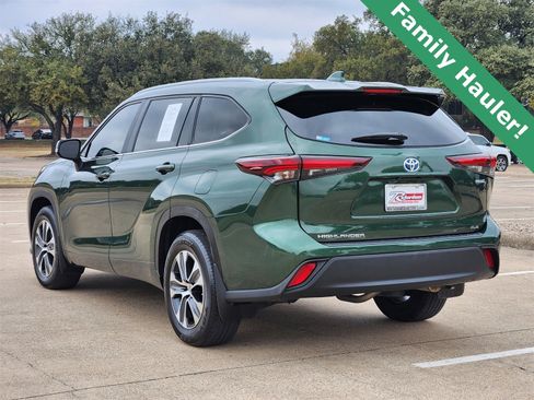 Used 2024 Toyota Highlander XLE image 4