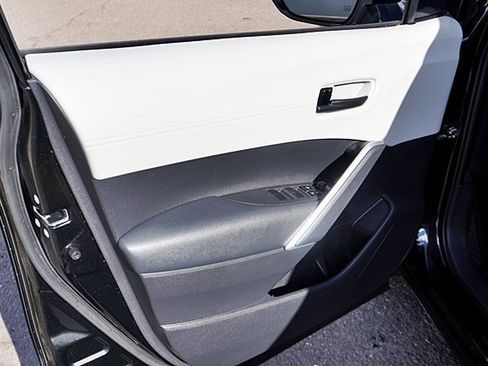 Used 2022 Toyota Corolla Cross L image 23