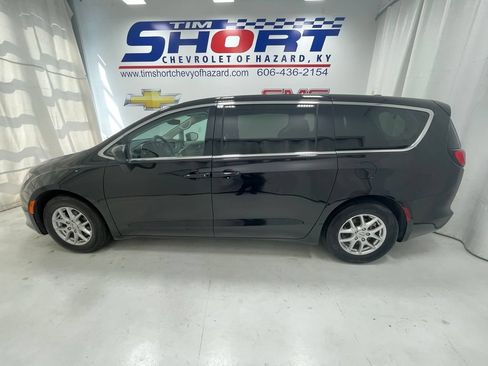 Used 2024 Chrysler Voyager LX FWD image 8