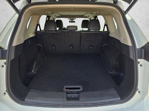 Used 2024 Nissan Rogue SV w/ SV Premium Package image 4