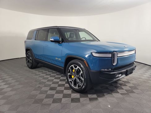Used 2023 Rivian R1S Adventure image 7
