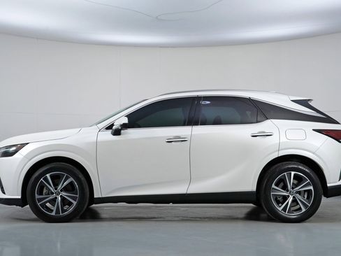 Used 2024 Lexus RX 350 Premium w/ Accessory Package (Z1) image 9