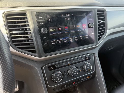 Used 2021 Volkswagen Atlas Cross Sport SE w/ V6 Towing Package image 18