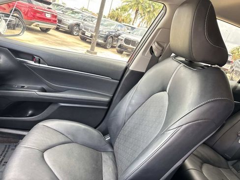 Used 2018 Toyota Camry XSE FWD image 16