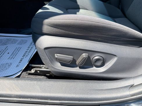 Used 2018 Toyota Camry LE FWD image 14