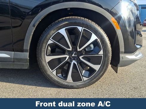 Used 2023 VinFast VF 8 Plus image 10