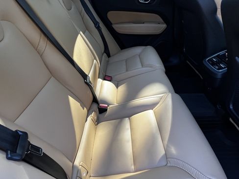 Used 2023 Volvo XC60 B5 Ultimate w/ Climate Package image 40