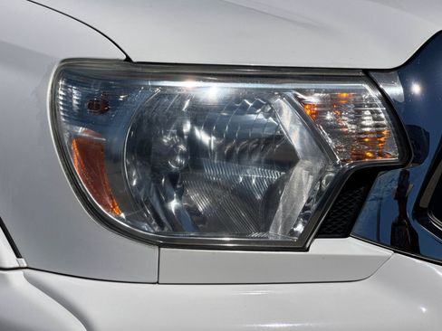 Used 2012 Toyota Tacoma PreRunner w/ SR5 Pkg RWD image 12