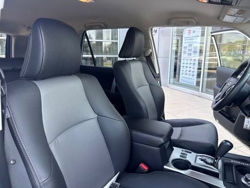 Used 2019 Toyota 4Runner SR5 Premium AWD/4WD image 30