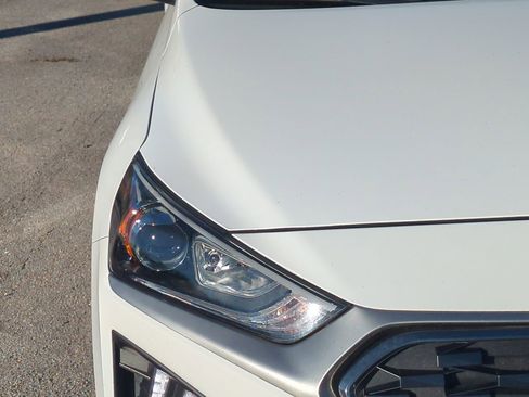 Used 2022 Hyundai Ioniq SE image 9