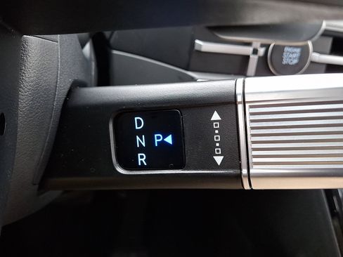 Certified 2025 Hyundai Santa Fe SEL image 15