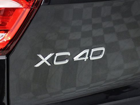New 2025 Volvo XC40 B5 Core w/ Climate Package image 16