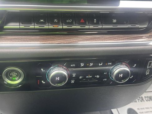 Used 2023 GMC Sierra 1500 Elevation image 24