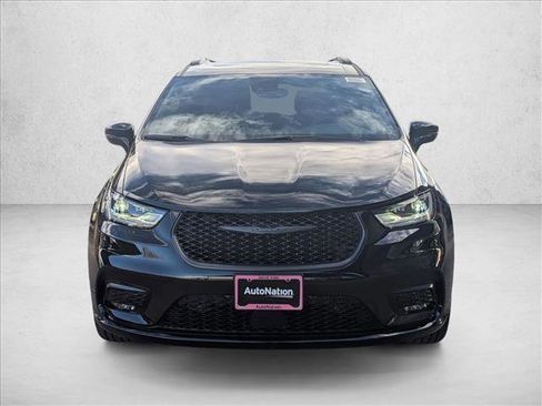 New 2026 Chrysler Pacifica Limited image 5