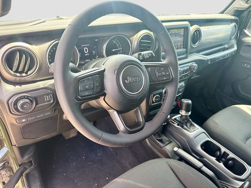 Used 2023 Jeep Wrangler Unlimited w/ Cold Weather Group AWD/4WD image 10