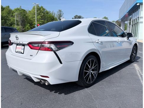 Used 2023 Toyota Camry SE image 9