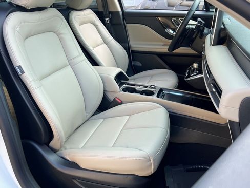 New 2026 Lincoln Corsair Premiere image 8