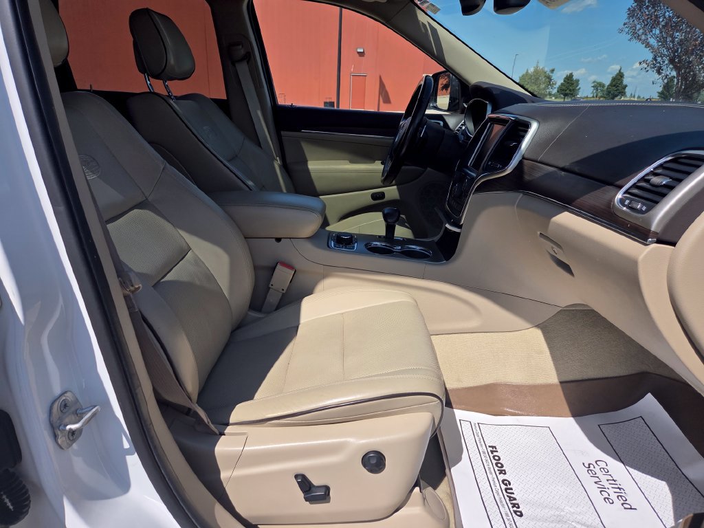 Used 2014 Jeep Grand Cherokee Overland AWD/4WD image 28