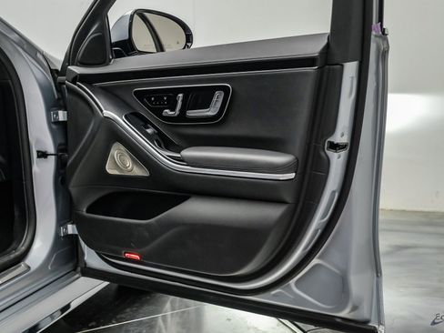 Used 2022 Mercedes-Benz S 580 4MATIC Sedan w/ AMG Line Package image 94