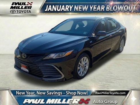 Certified 2023 Toyota Camry LE image 1