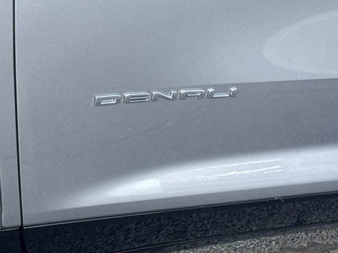 New 2026 GMC Acadia Denali w/ Super Cruise Package FWD image 15