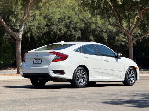 Used 2018 Honda Civic EX image 3