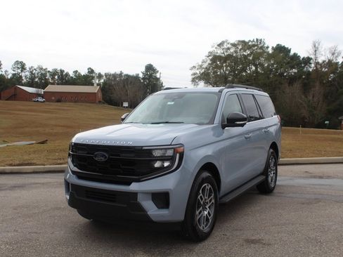New 2025 Ford Expedition Active image 8