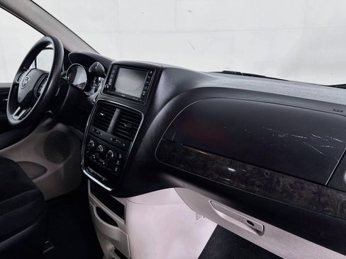 Used 2018 Dodge Grand Caravan SE w/ UConnect Hands-Free Group FWD image 43