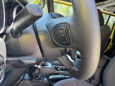 Used 2023 Jeep Gladiator Sport AWD/4WD image 14