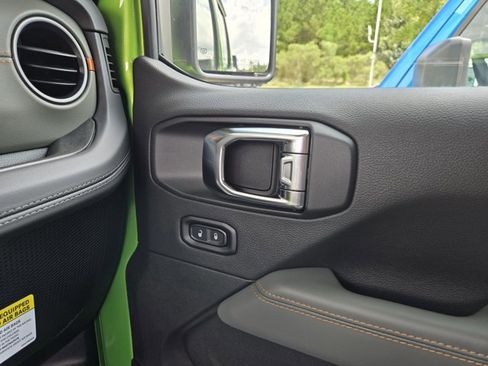 New 2025 Jeep Gladiator Mojave w/ Convenience Group image 25